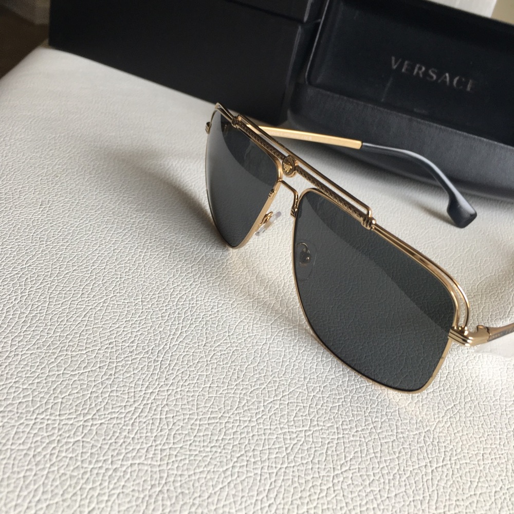 VERSACE Dark Grey Rectangular Men’s Sunglasses VE2242 100287 61 - Picture 4 of 14